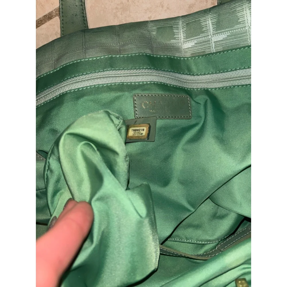 Women's Chanel Green New Travel Line Tote Bag One Size - Picture 14 of 17
